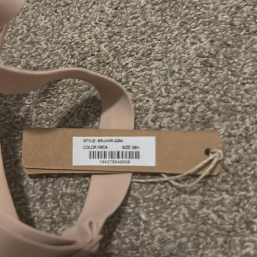 Skims Fits Everybody T-Shirt Bra - Picture 7 of 8